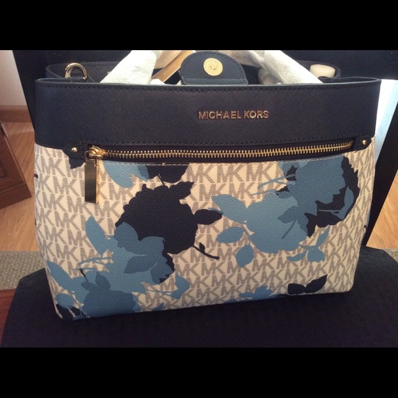 MK Hailee Md Navy Satchel with Sm Navy Wallet - Picture 4 of 7